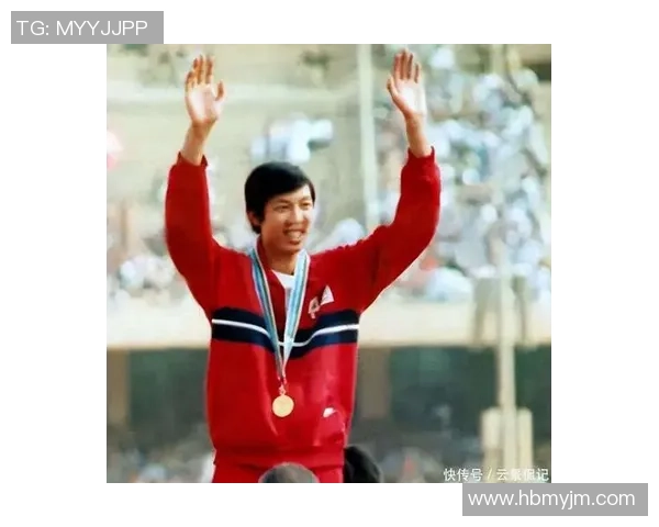 足球明星的辉煌岁月与老年生活的真实写照