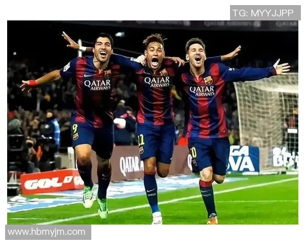 默契配合的足球明星如何在赛场上创造奇迹与辉煌成就