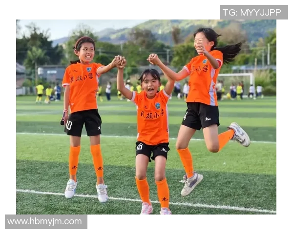 足球明星在吐鲁番的绿茵场上展现风采与激情的精彩瞬间 足球明星在吐鲁番的绿茵场上展现风采与激情的精彩瞬间